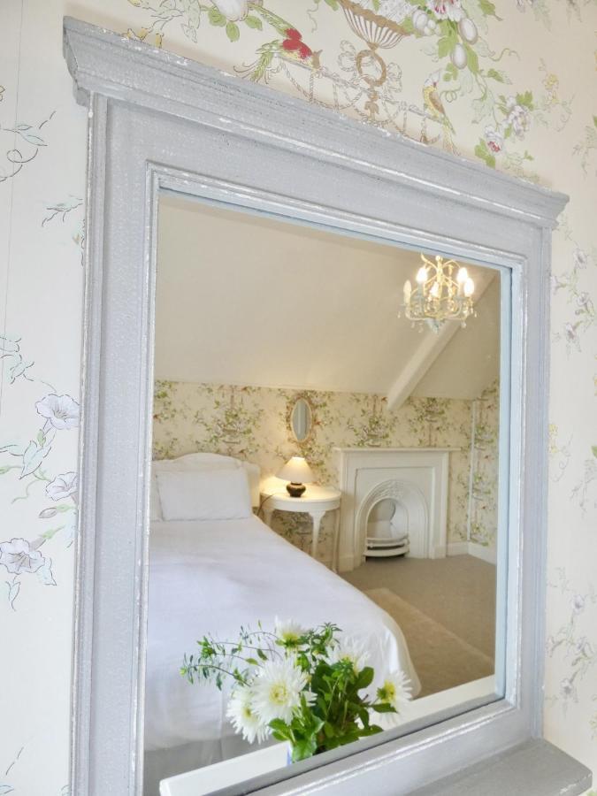 The Mount Somerton Retreat - Nr Bruton, Glastonbury, The Spectacular Wells Cathedral, Millfield School, Leonardo Helicopters, Yeovilton Rum bild