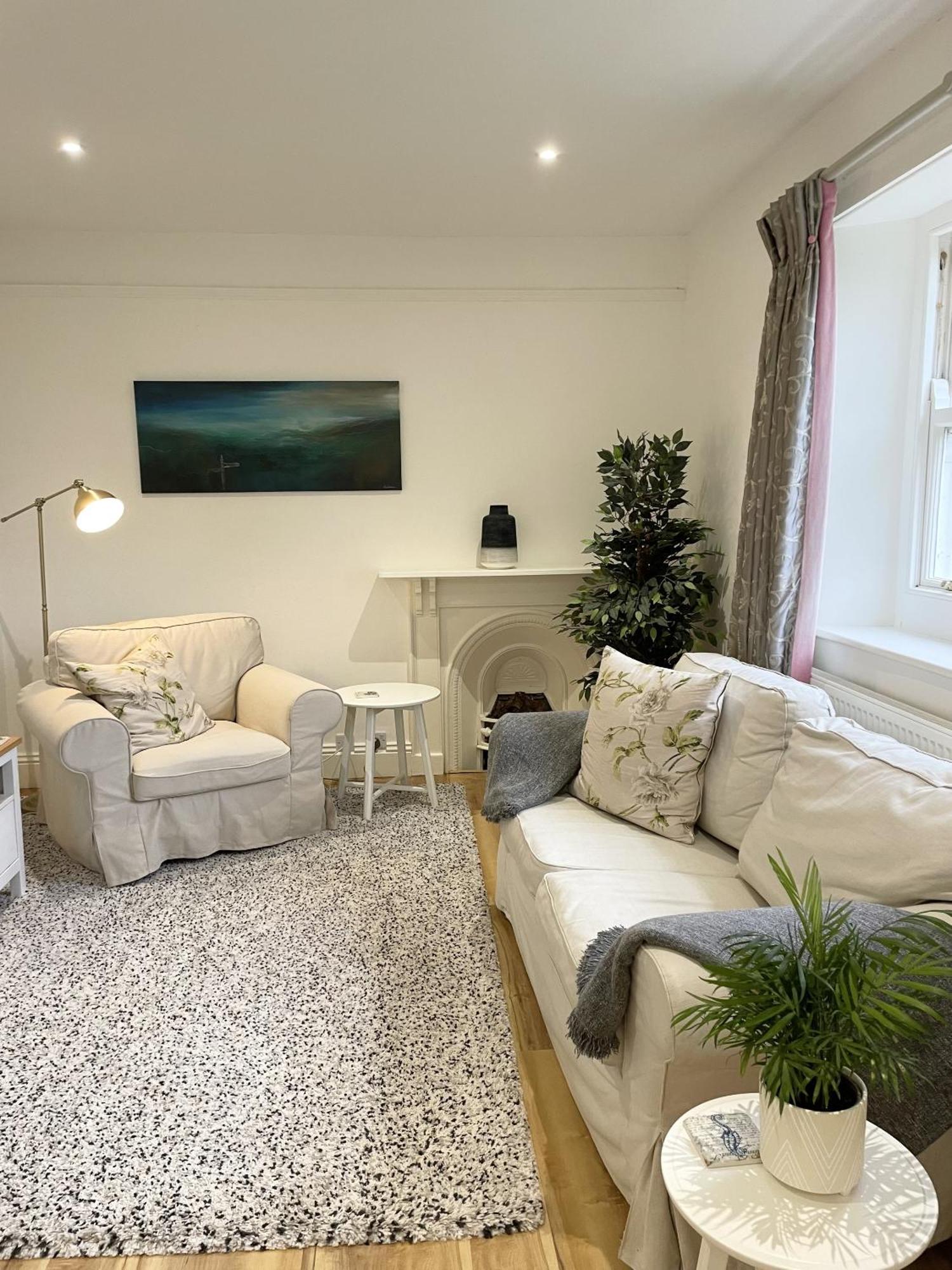 The Mount Somerton Retreat - Nr Bruton, Glastonbury, The Spectacular Wells Cathedral, Millfield School, Leonardo Helicopters, Yeovilton Rum bild